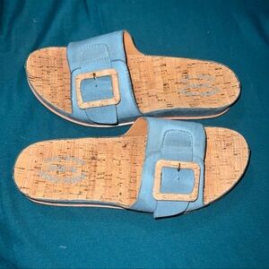 NWOT KORK-EASE TUTSI BUCKLE SLIDE SANDALS IN TURQUOISE GUINEA COLOR//SIZE 9